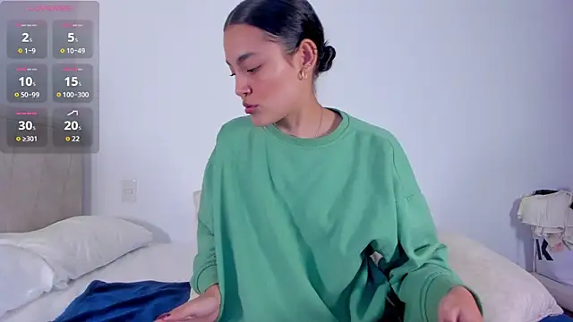 TIFFANYRUSSO online show from November 24, 4:12 am