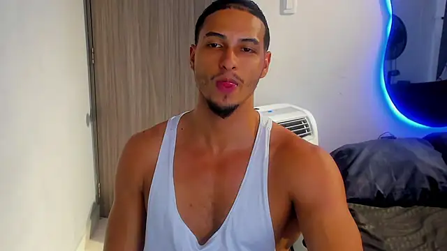 Snapshot of Kris_Khalifa69 chatting on October 1, 3:01 am Kris Khalifa69 online show from October 1, 3:01 am