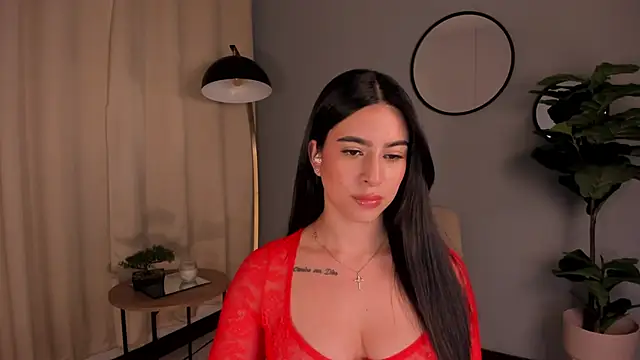 Snapshot of LiaPearce chatting on December 2, 10:45 pm LiaPearce online show from December 2, 10:45 pm