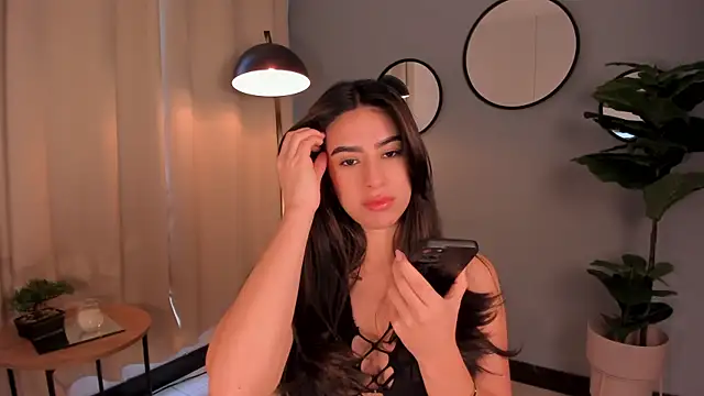 Snapshot of LiaPearce chatting on December 17, 12:54 pm LiaPearce online show from December 17, 12:54 pm