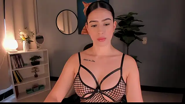 Snapshot of LiaPearce chatting on November 25, 12:27 pm LiaPearce online show from November 25, 12:27 pm