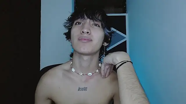 littlextreme online show from January 11, 1:32 am