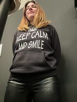 Snapshot of DaisyVibesss chatting on March 16, 10:00 am DaisyVibesss online show from March 16, 10:00 am