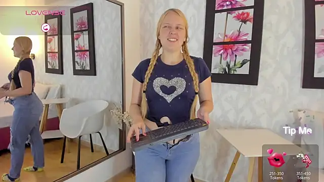 EmilySumer online show from February 16, 10:32 pm