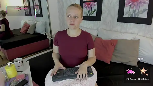 EmilySumer online show from October 2, 11:12 pm