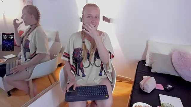 EmilySumer online show from March 22, 3:43 am