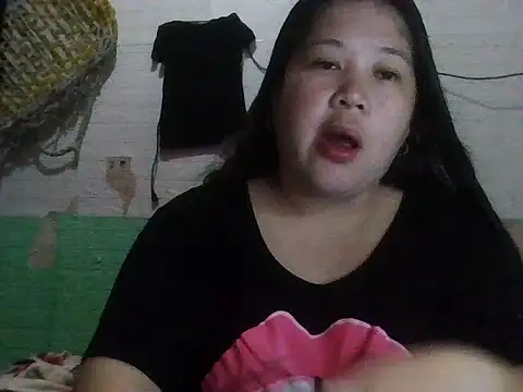 Snapshot of hotsexylyn chatting on December 2, 8:52 am hotsexylyn online show from December 2, 8:52 am