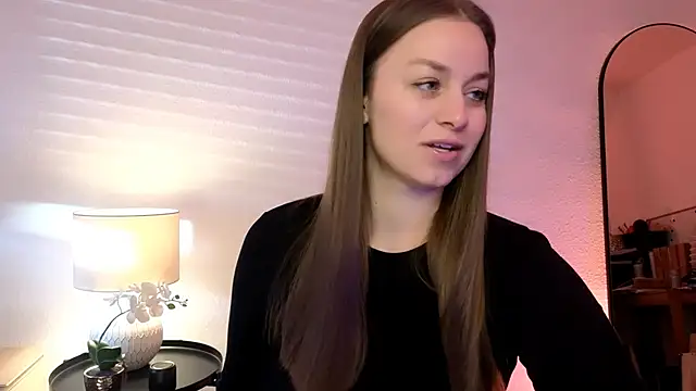 Snapshot of MilaFleur chatting on January 8, 8:27 am MilaFleur online show from January 8, 8:27 am