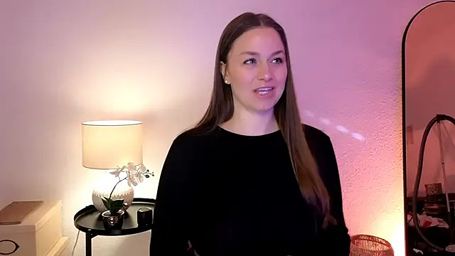 Snapshot of MilaFleur chatting on February 25, 9:09 am MilaFleur online show from February 25, 9:09 am