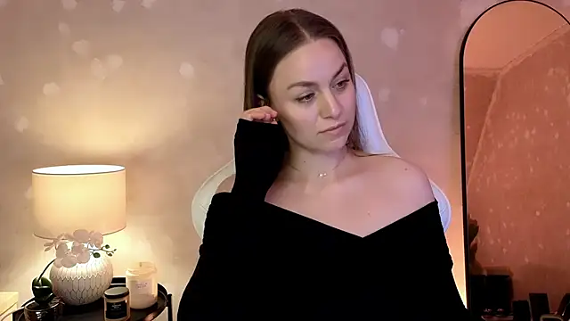 Snapshot of MilaFleur chatting on October 4, 2:26 pm MilaFleur online show from October 4, 2:26 pm