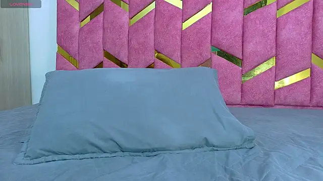 hornyhousekeeper  online show from April 14, 2:56 pm