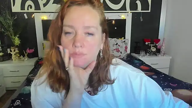 Snapshot of SinFulTitsDD chatting on December 18, 10:57 pm SinFulTitsDD online show from December 18, 10:57 pm