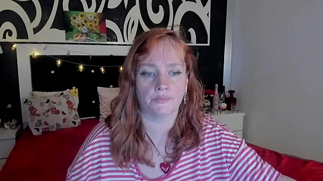 Snapshot of SinFulTitsDD chatting on January 25, 2:15 am SinFulTitsDD online show from January 25, 2:15 am