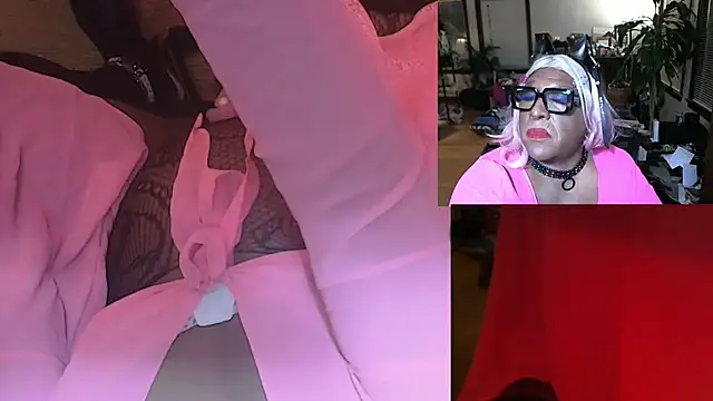 Snapshot of Gray-Platinum-Orchid chatting on January 1, 12:00 pm Gray-Platinum-Orchid online show from January 1, 12:00 pm