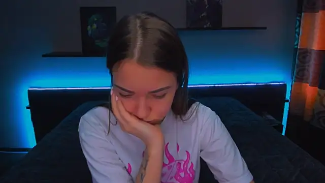 Snapshot of AlexaBarkley chatting on February 10, 6:20 am AlexaBarkley online show from February 10, 6:20 am