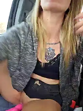 Snapshot of SheIsSomething chatting on December 11, 11:00 pm SheIsSomething online show from December 11, 11:00 pm