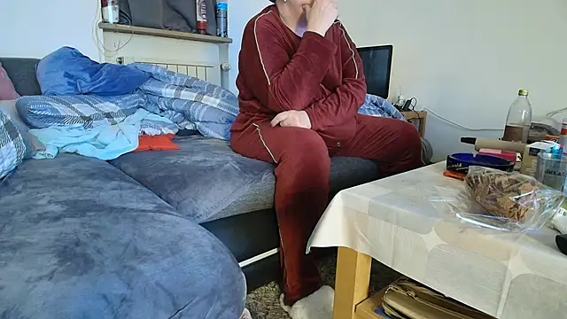 Snapshot of HotBiPaar chatting on December 15, 9:42 pm HotBiPaar online show from December 15, 9:42 pm