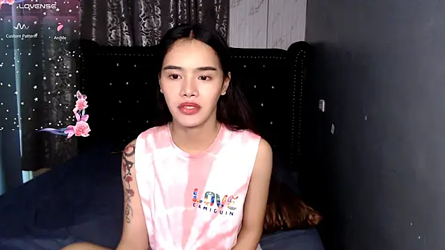 shecutie69 online show from December 23, 2:20 am