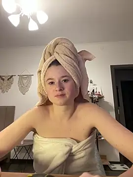 Snapshot of sweetest_pie chatting on December 10, 10:47 pm sweetest pie online show from December 10, 10:47 pm