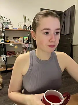 Snapshot of sweetest_pie chatting on December 13, 8:47 pm sweetest pie online show from December 13, 8:47 pm