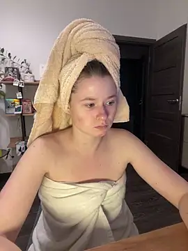 Snapshot of sweetest_pie chatting on January 10, 7:43 pm sweetest pie online show from January 10, 7:43 pm