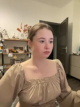 Snapshot of sweetest_pie chatting on February 2, 9:23 pm sweetest pie online show from February 2, 9:23 pm