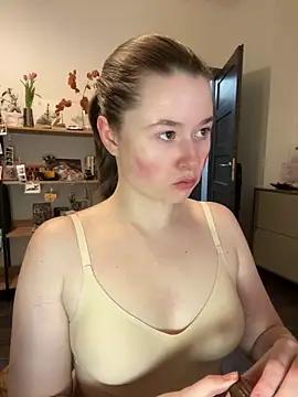 Snapshot of sweetest_pie chatting on March 11, 10:53 pm sweetest pie online show from March 11, 10:53 pm