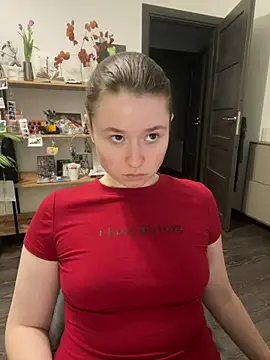 Snapshot of sweetest_pie chatting on March 13, 6:45 pm sweetest pie online show from March 13, 6:45 pm