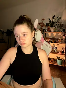 Snapshot of sweetest_pie chatting on September 12, 8:31 pm sweetest pie online show from September 12, 8:31 pm