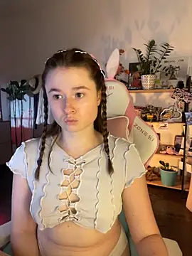 Snapshot of sweetest_pie chatting on September 15, 3:45 pm sweetest pie online show from September 15, 3:45 pm