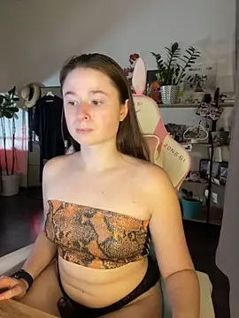 Snapshot of sweetest_pie chatting on September 25, 5:38 pm sweetest pie online show from September 25, 5:38 pm