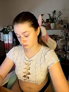 Snapshot of sweetest_pie chatting on September 26, 6:45 pm sweetest pie online show from September 26, 6:45 pm