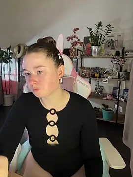 Snapshot of sweetest_pie chatting on October 2, 5:20 pm sweetest pie online show from October 2, 5:20 pm