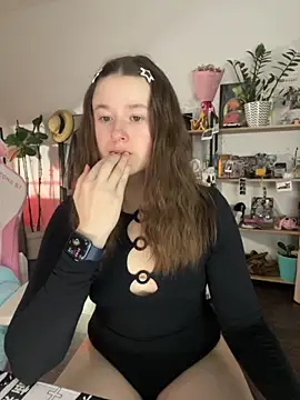 Snapshot of sweetest_pie chatting on November 27, 6:43 pm sweetest pie online show from November 27, 6:43 pm