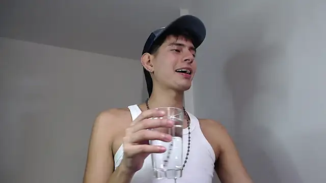 Snapshot of imdavo23 chatting on December 15, 6:56 pm imdavo23 online show from December 15, 6:56 pm