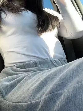 clairewntr online show from March 3, 12:37 pm