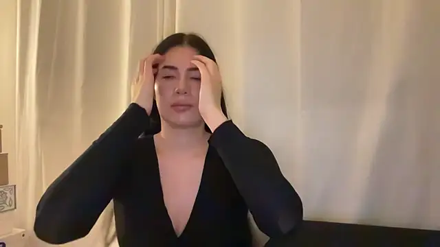 clairewntr online show from February 19, 8:27 pm