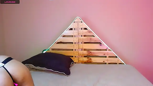 Snapshot of sexxgods chatting on February 18, 11:52 pm sexxgods online show from February 18, 11:52 pm