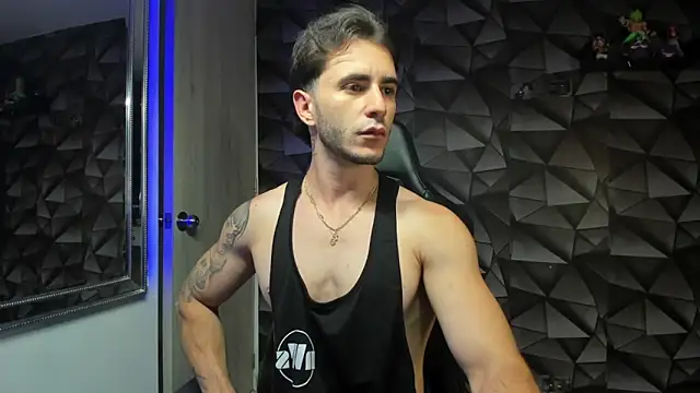 Snapshot of Latino_stud4u chatting on March 14, 12:32 am Latino stud4u online show from March 14, 12:32 am