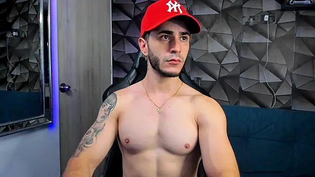 Snapshot of Latino_stud4u chatting on December 16, 2:16 am Latino stud4u online show from December 16, 2:16 am