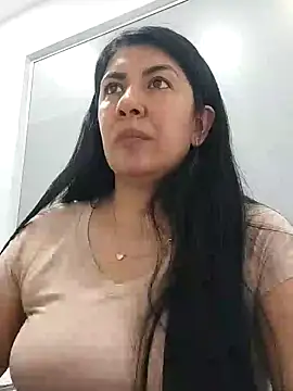 aisha latina online show from January 27, 9:55 pm