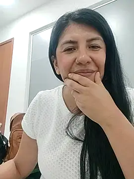 aisha latina online show from March 6, 2:29 pm