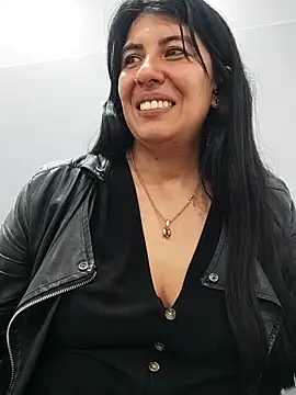 aisha latina online show from March 13, 7:50 pm