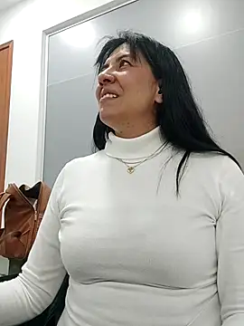 aisha latina online show from September 23, 5:05 pm