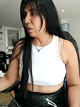 aisha latina online show from December 1, 2:55 pm