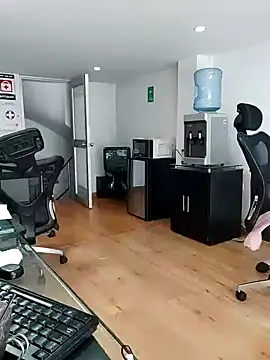 aisha latina online show from December 2, 3:29 pm