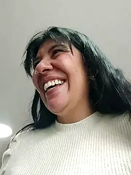 aisha latina online show from March 25, 3:18 pm