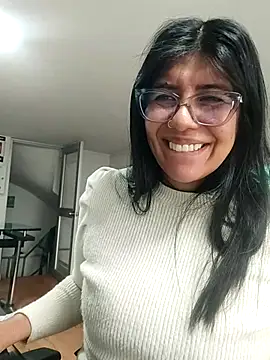 aisha latina online show from April 16, 2:18 pm