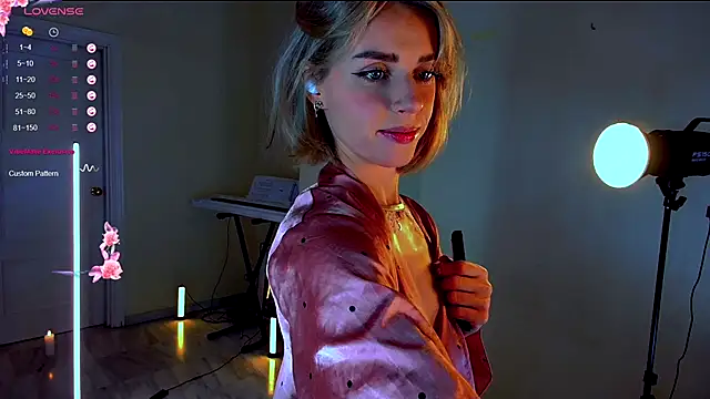 Snapshot of Arielle__03 chatting on November 23, 9:47 pm Arielle 03 online show from November 23, 9:47 pm