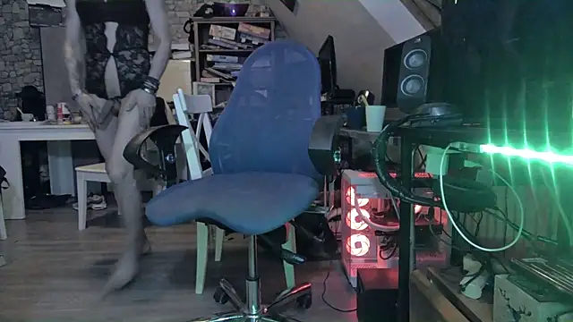 Snapshot of Manu3li chatting on March 22, 3:30 am Manu3li online show from March 22, 3:30 am